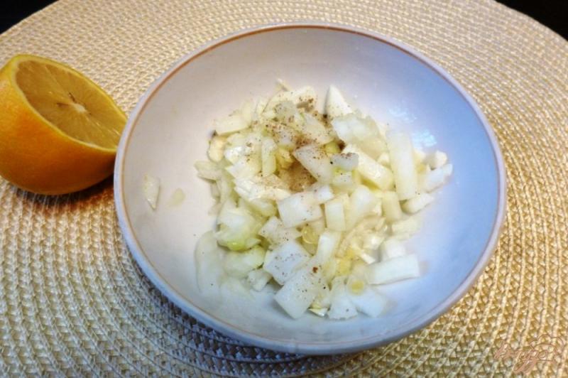 Фото приготовление рецепта: Салат с рисом, яблоком и рыбной консервой шаг №1