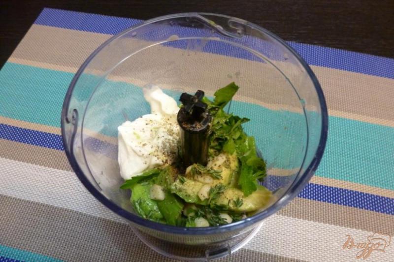 Фото приготовление рецепта: Соус из авокадо и сметаны шаг №2