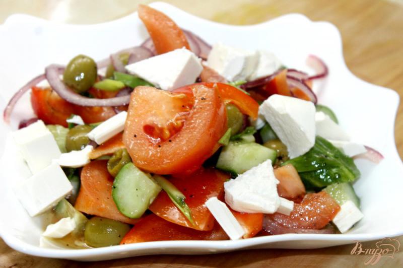 Фото приготовление рецепта: Греческий салат с зеленым луком шаг №8