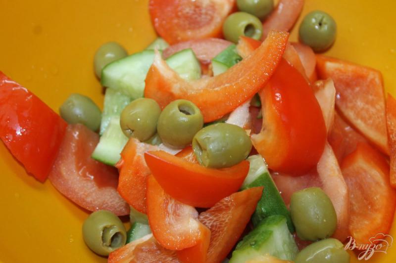 Фото приготовление рецепта: Греческий салат с зеленым луком шаг №4
