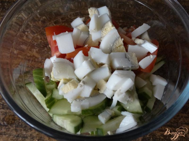 Фото приготовление рецепта: Салат с подкопченой семгой и овощами шаг №2