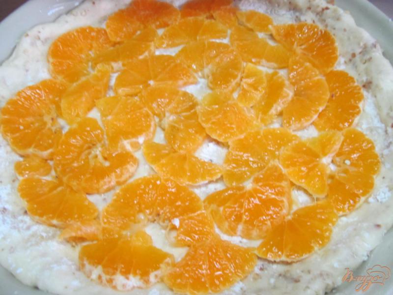 Фото приготовление рецепта: Пирог с творогом и мандарином шаг №11