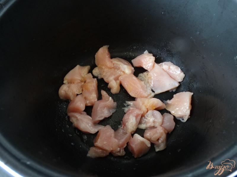 Фото приготовление рецепта: Плов с куриной грудкой и яблоками шаг №1