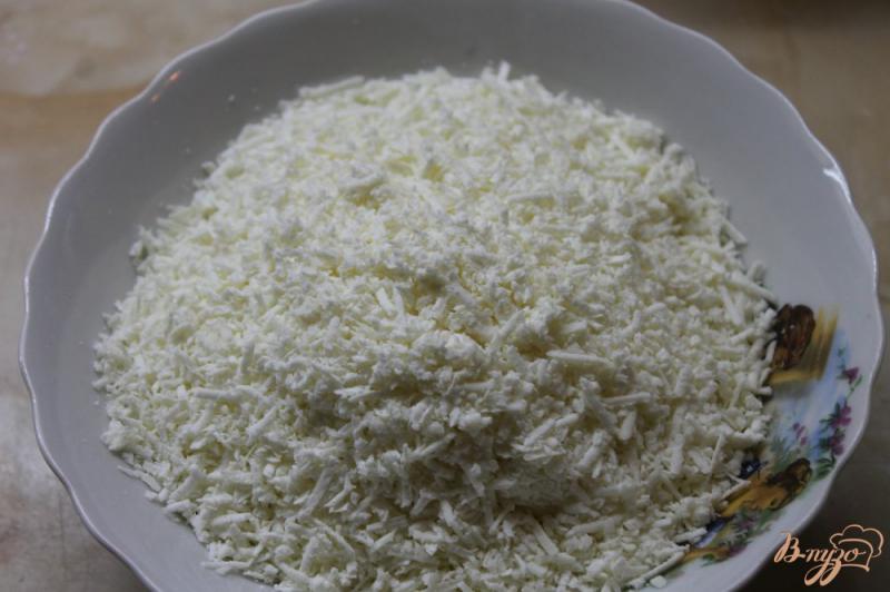 Фото приготовление рецепта: Хачапури с брынзой и российским сыром шаг №4