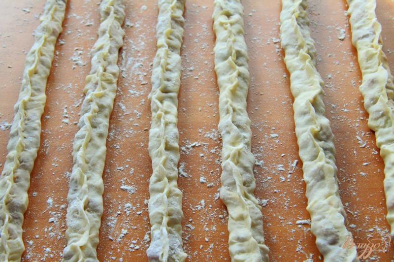 Фото приготовление рецепта: Манты - розочки с рубленным мясом, луком и картофелем шаг №8