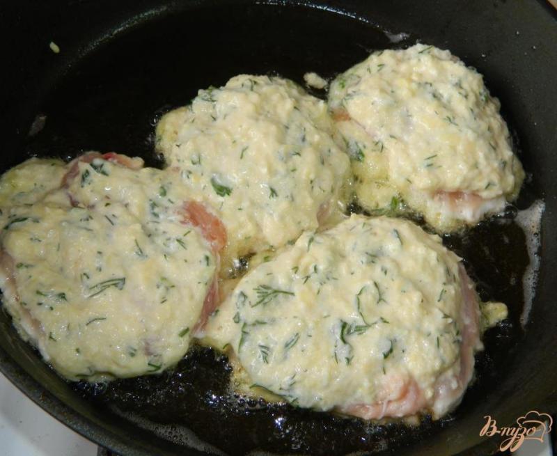Фото приготовление рецепта: Куриные отбивные в картофельном кляре шаг №4