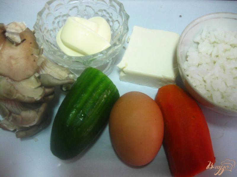 Фото приготовление рецепта: Салат с грибами и рисом шаг №1