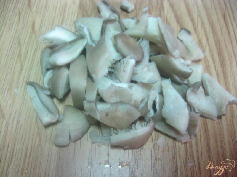 Фото приготовление рецепта: Салат с грибами и рисом шаг №2