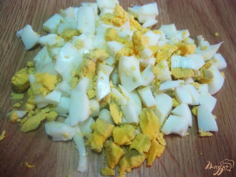 Фото приготовление рецепта: Салат с грибами и рисом шаг №7
