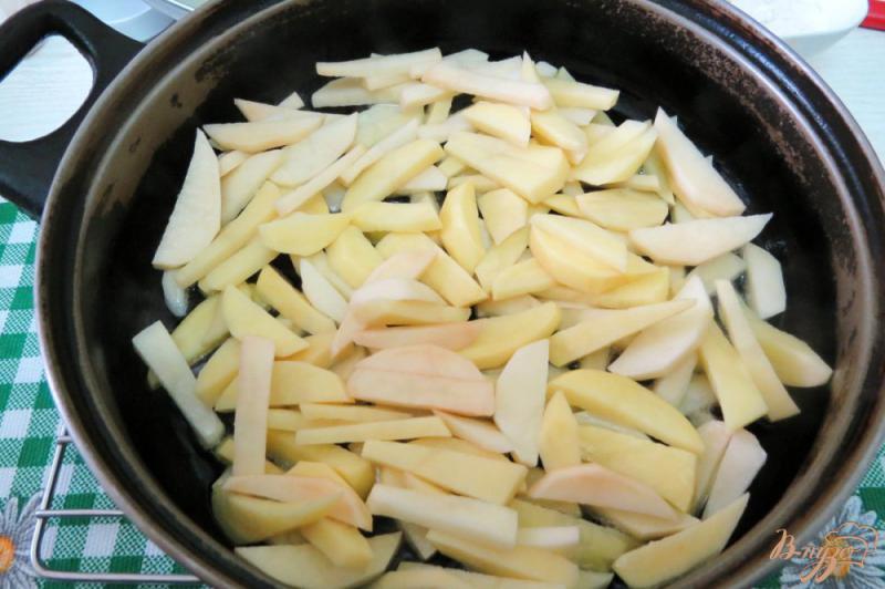 Фото приготовление рецепта: Картофель жареный с грибами шаг №3
