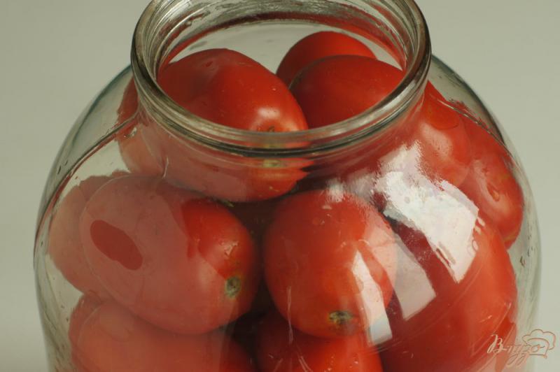 Фото приготовление рецепта: Соленые помидоры шаг №3