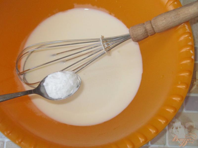 Фото приготовление рецепта: Нежный манник на кефире без яиц шаг №1