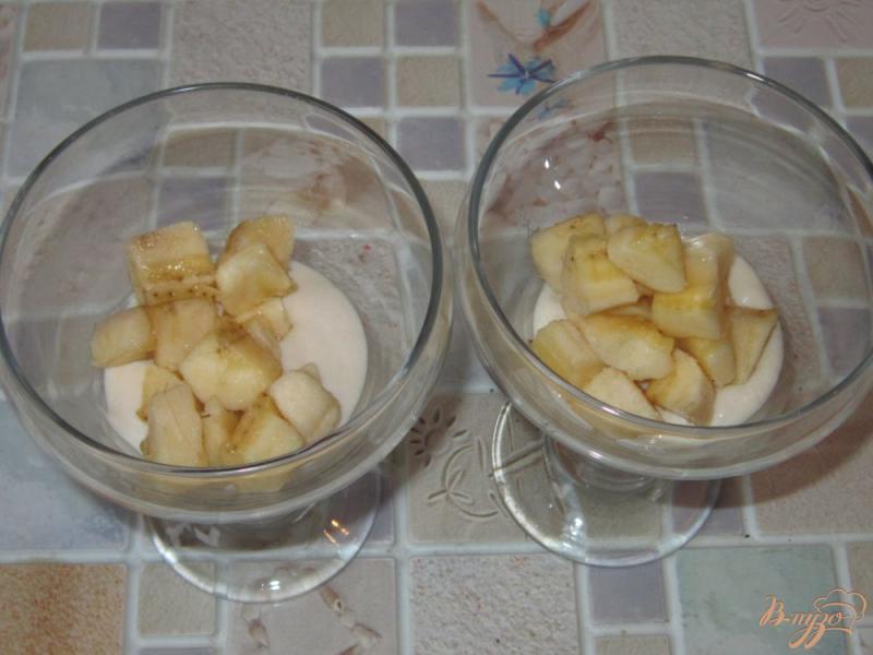 Фото приготовление рецепта: Творожный мусс с инжиром и бананом шаг №5