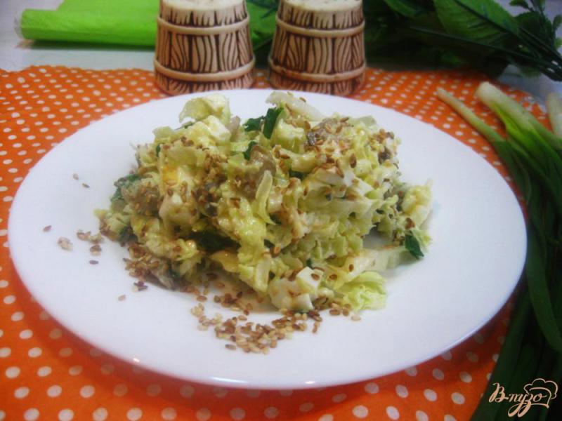 Фото приготовление рецепта: Салат с сельдереем грибами и кунжутом шаг №9