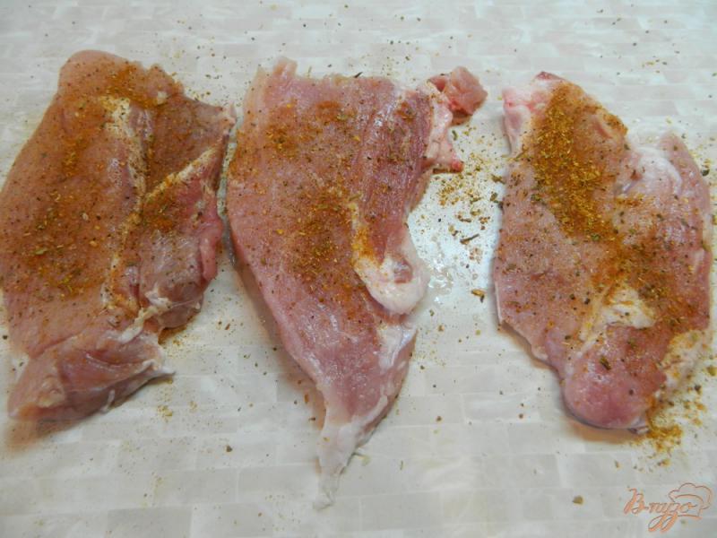 Фото приготовление рецепта: Мясо запеченное в духовке под сыром шаг №1