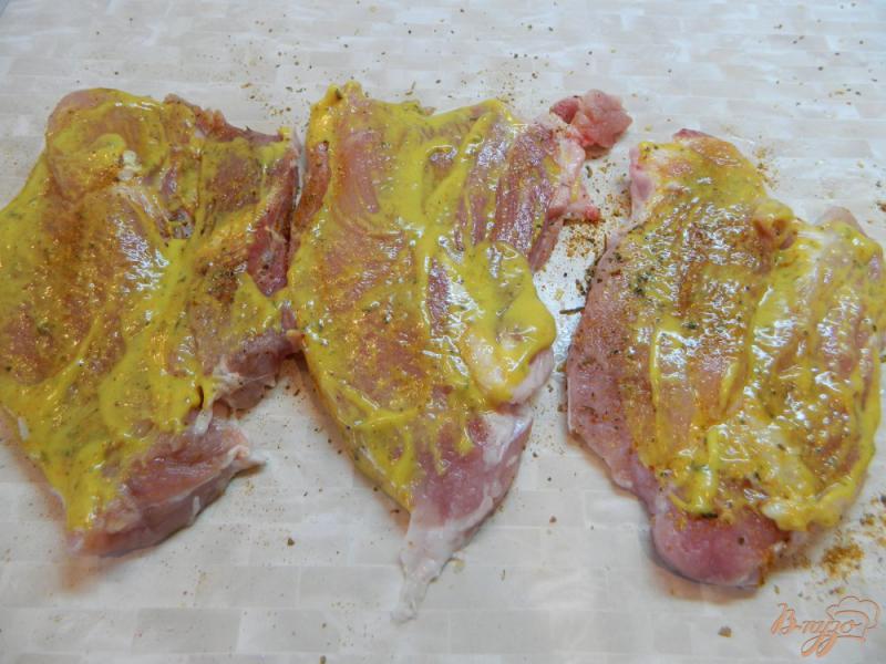 Фото приготовление рецепта: Мясо запеченное в духовке под сыром шаг №2