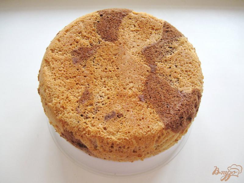 Фото приготовление рецепта: Мраморный бисквит в мультиварке шаг №7