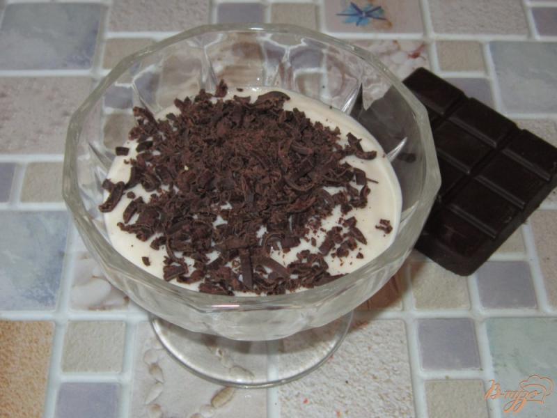 Фото приготовление рецепта: Творожно-банановый мусс с шоколадной крошкой шаг №5