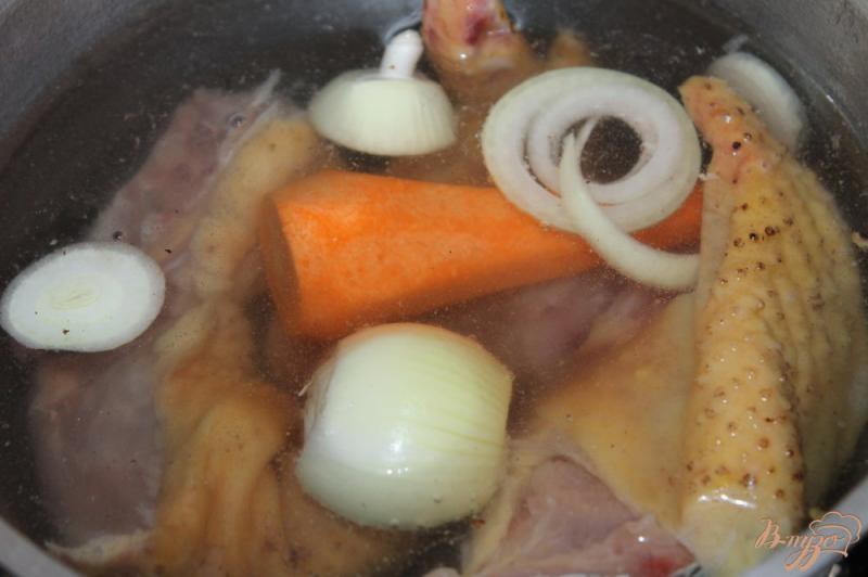 Фото приготовление рецепта: Наваристый куриный бульон к обеду шаг №1