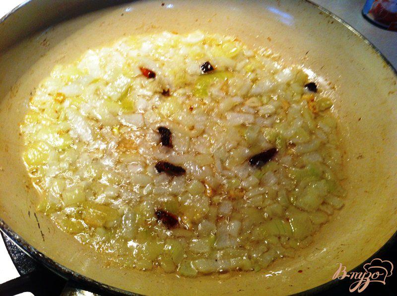 Фото приготовление рецепта: Острый рис со спаржевой фасолью на гарнир шаг №3