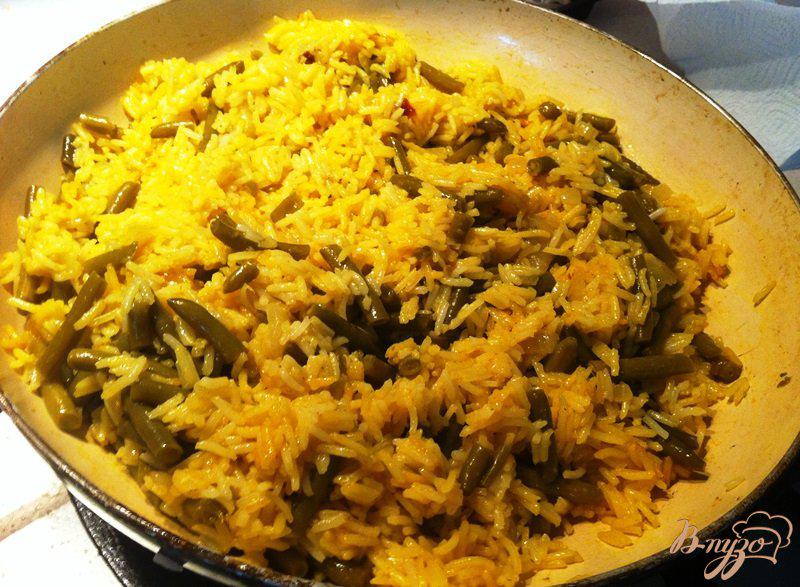 Фото приготовление рецепта: Острый рис со спаржевой фасолью на гарнир шаг №8