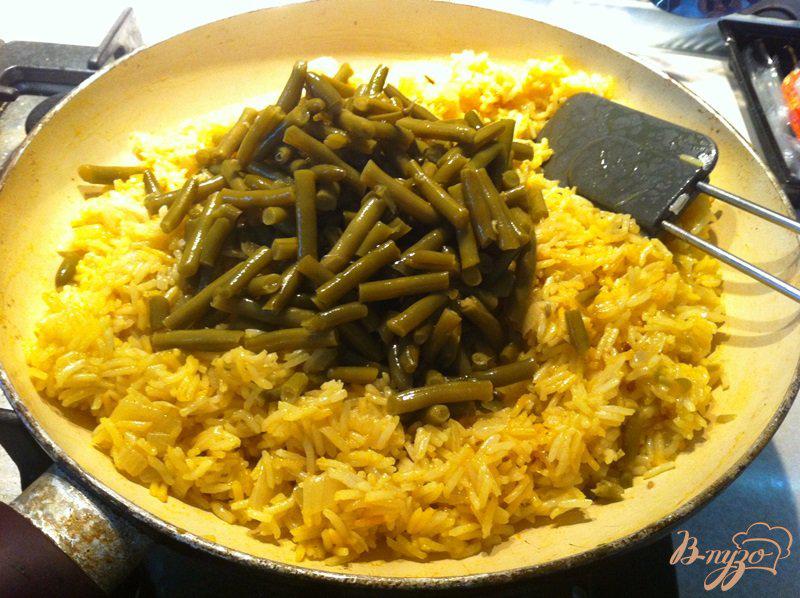 Фото приготовление рецепта: Острый рис со спаржевой фасолью на гарнир шаг №7