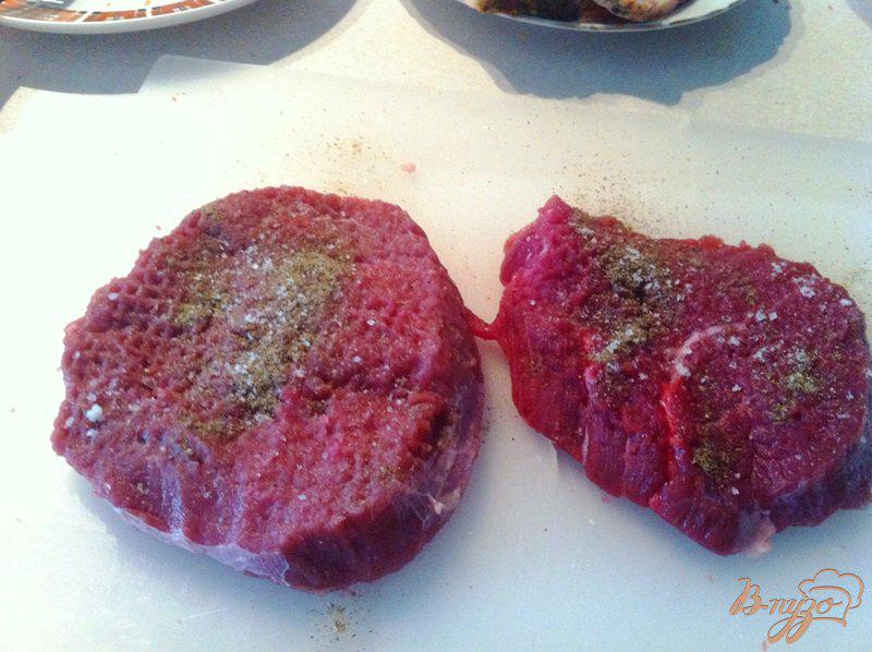 Фото приготовление рецепта: Мясо по-французски с картофелем шаг №2