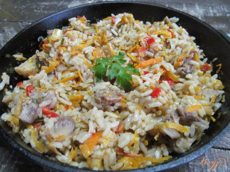 Фото приготовление рецепта: Рис с куриными желудочками шаг №5