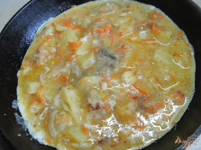 Фото приготовление рецепта: Картофельная тортилья с баклажаном шаг №5