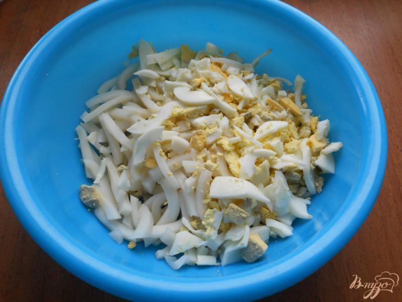 Фото приготовление рецепта: Салат с кальмарами, сыром и свежим огурцом шаг №1