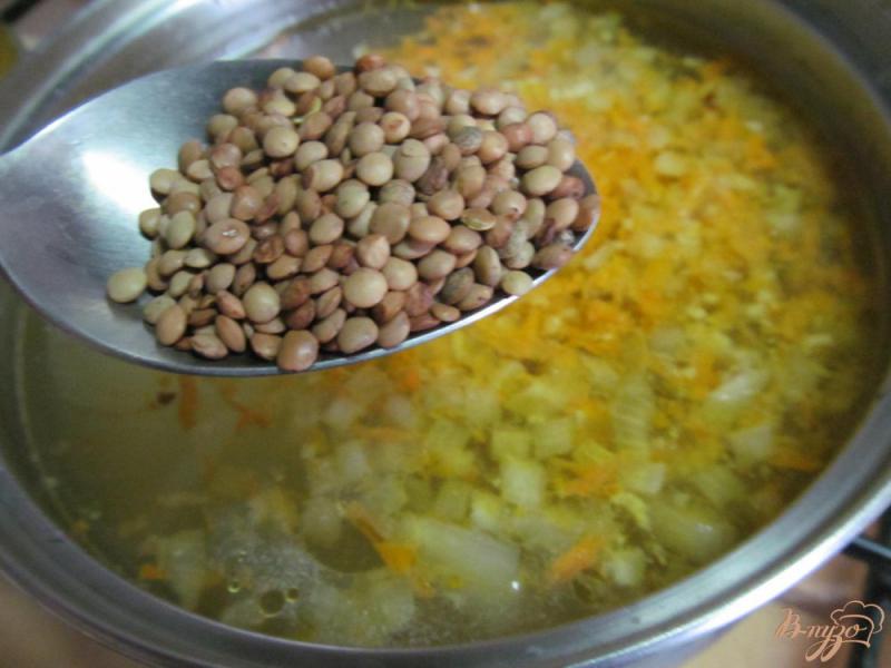Фото приготовление рецепта: Итальянский суп с чечевицей и яичной лапшой шаг №2