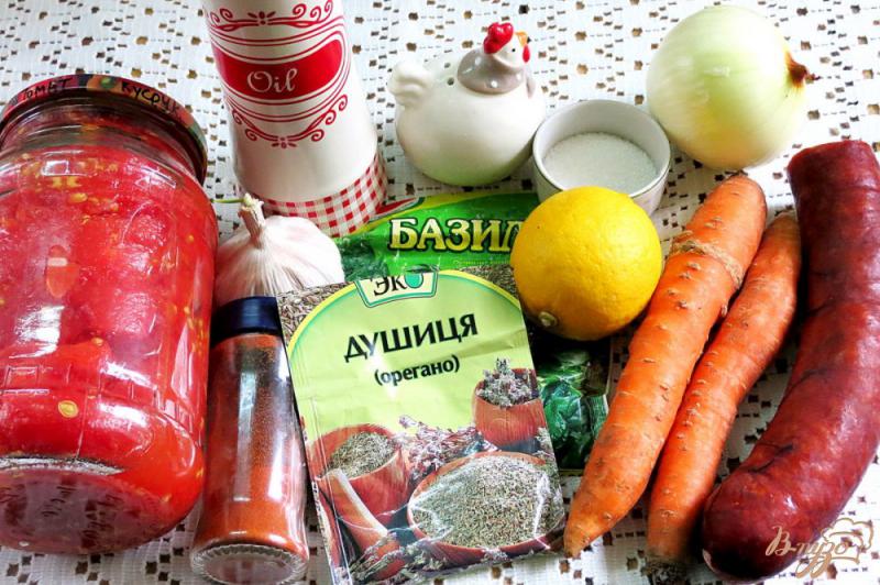 Фото приготовление рецепта: Томатный соус с копчёной колбасой к макаронам шаг №1