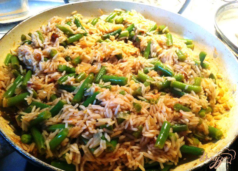 Фото приготовление рецепта: Острый рис со спаржевой фасолью шаг №10