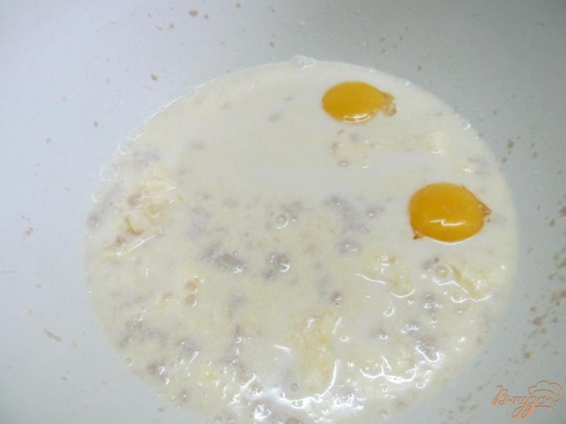 Фото приготовление рецепта: Кулич на молоке с апельсином курагой и вишней шаг №2