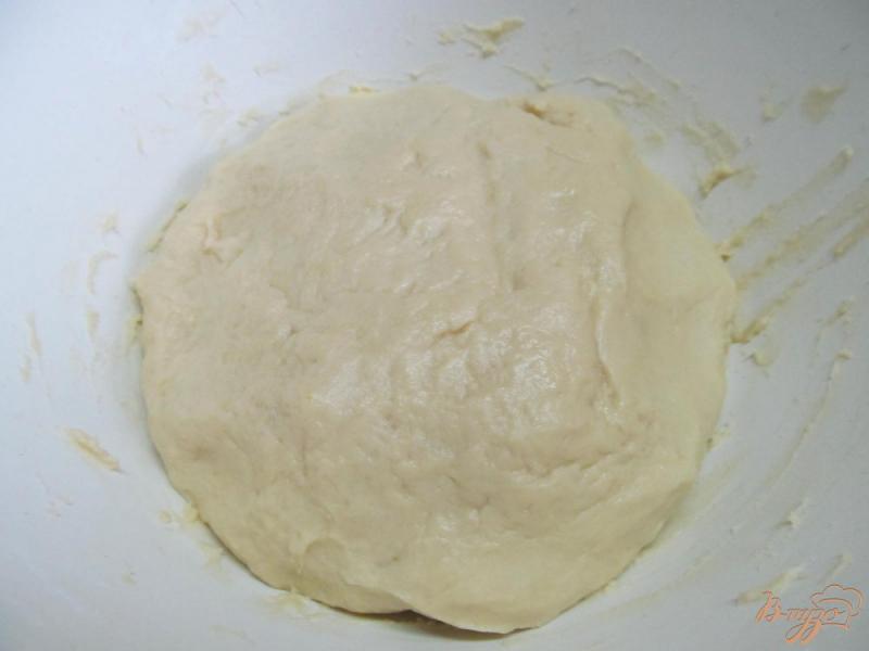 Фото приготовление рецепта: Кулич на молоке с апельсином курагой и вишней шаг №4