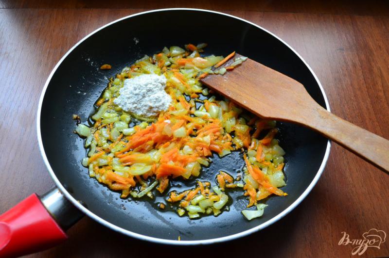 Фото приготовление рецепта: Тефтели с грибами в томатно-сметанном соусе шаг №6