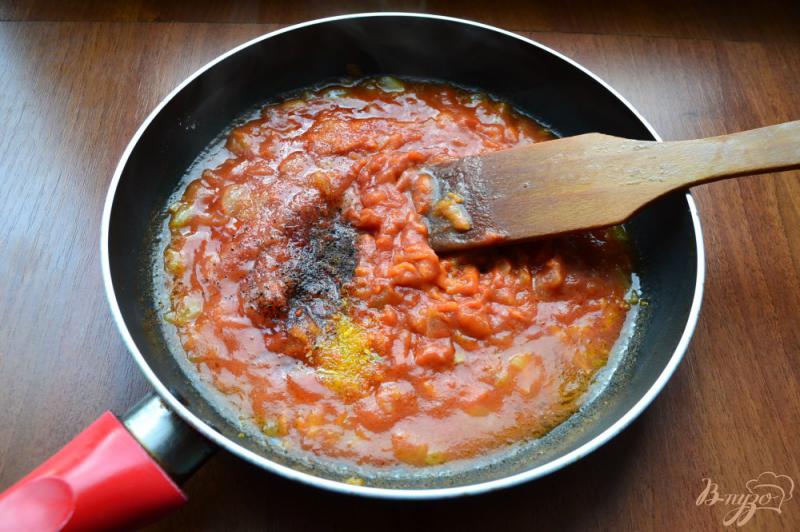 Фото приготовление рецепта: Тефтели с грибами в томатно-сметанном соусе шаг №7