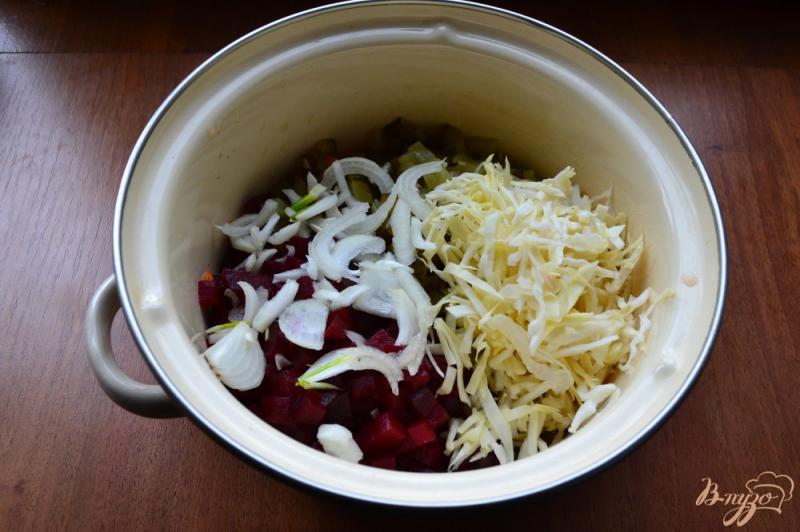 Фото приготовление рецепта: Винегрет со свежей капустой и консервированным горошком шаг №3