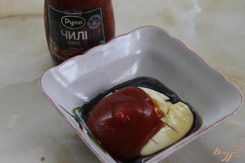 Фото приготовление рецепта: Острый соус с кинзой и пармезаном шаг №3