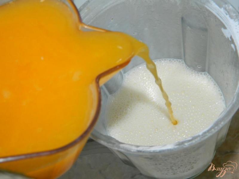 Фото приготовление рецепта: Апельсиновый молочный коктейль шаг №3