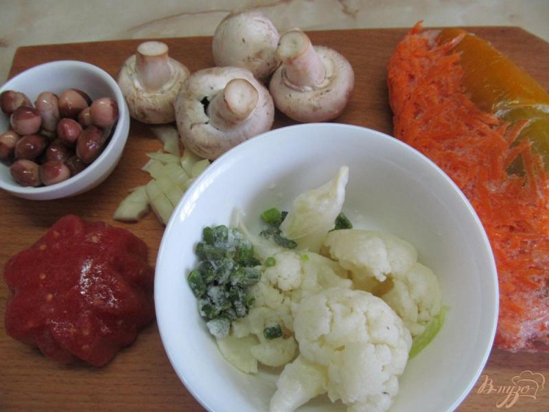 Фото приготовление рецепта: Закуска из грибов овощей и фасоли шаг №1