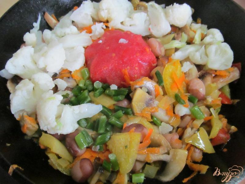 Фото приготовление рецепта: Закуска из грибов овощей и фасоли шаг №6