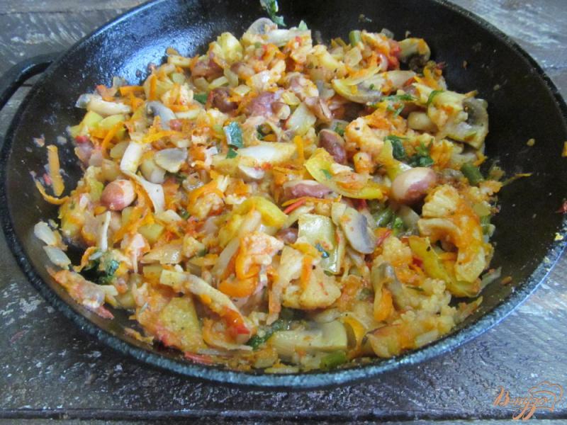 Фото приготовление рецепта: Закуска из грибов овощей и фасоли шаг №7