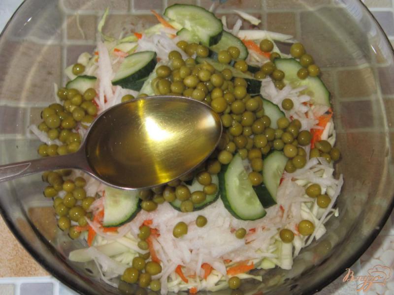 Фото приготовление рецепта: Салат овощной с редькой шаг №5