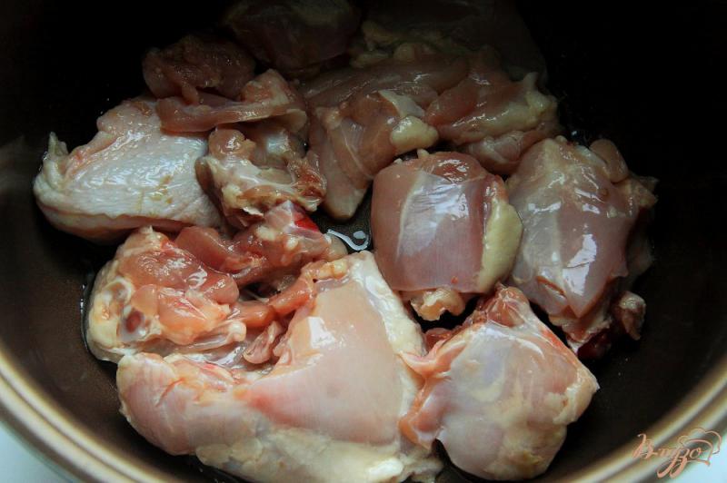 Фото приготовление рецепта: Плов с курицей в мультиварке шаг №1