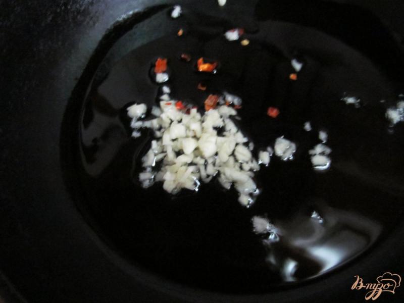 Фото приготовление рецепта: Тайский жареный рис шаг №2