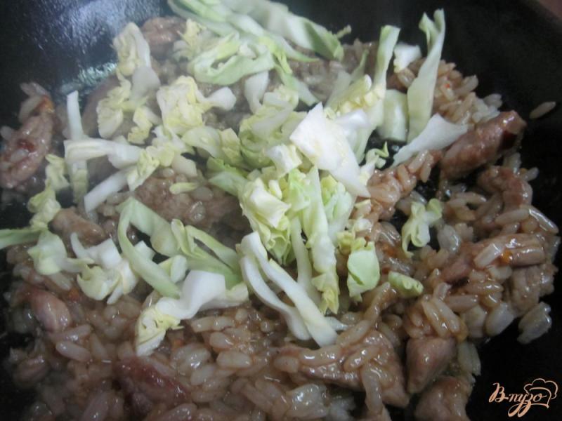 Фото приготовление рецепта: Тайский жареный рис шаг №6