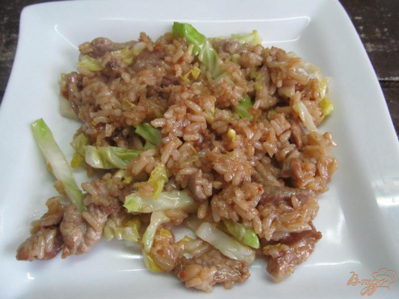 Фото приготовление рецепта: Тайский жареный рис шаг №7