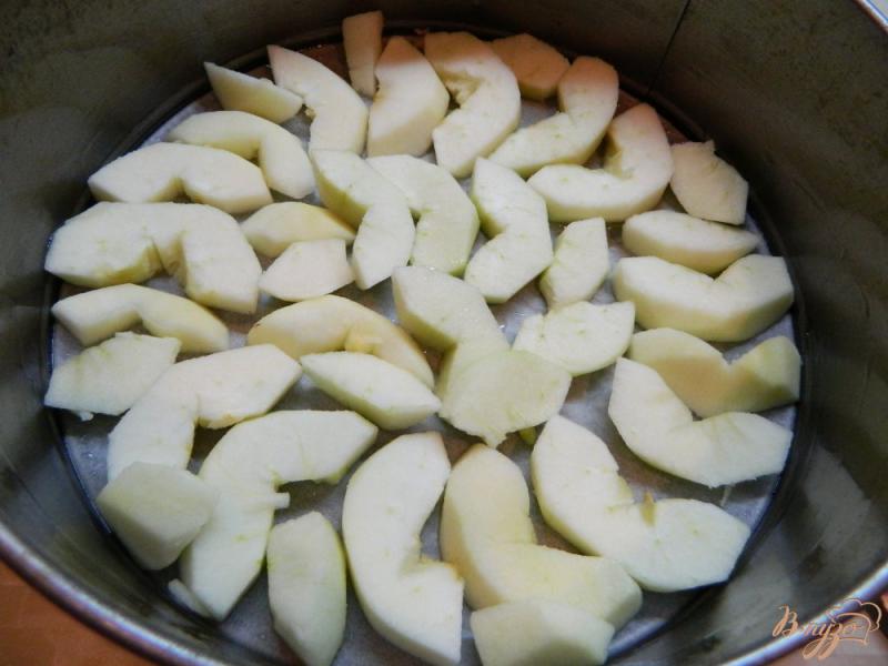 Фото приготовление рецепта: Творожный манник с яблоками шаг №3