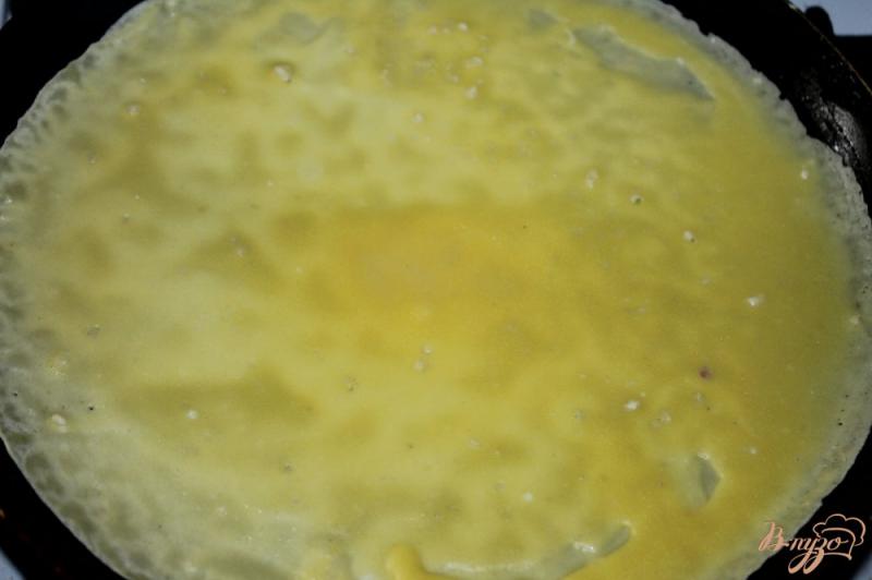 Фото приготовление рецепта: Блины с ветчиной и твердым сыром шаг №2